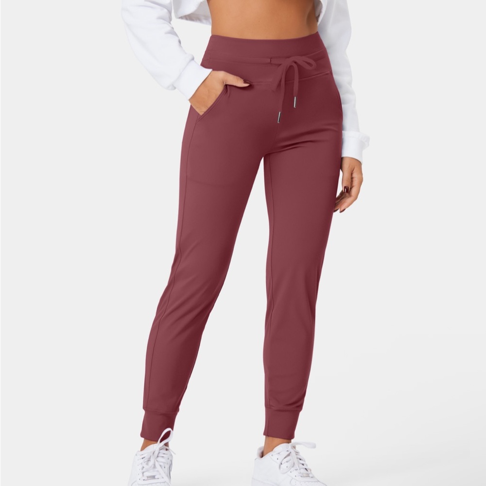 NWT Halara High Waisted Drawstring Jogger Size: Medium Petite Color: Red Violet